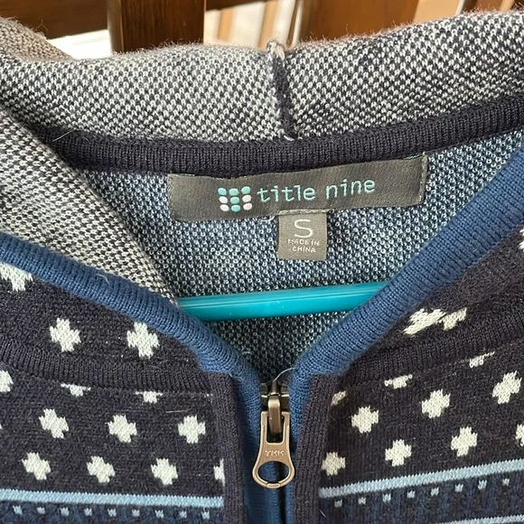 Blue Patterned Women's Sweater Title Nine - Picture 2 of 4